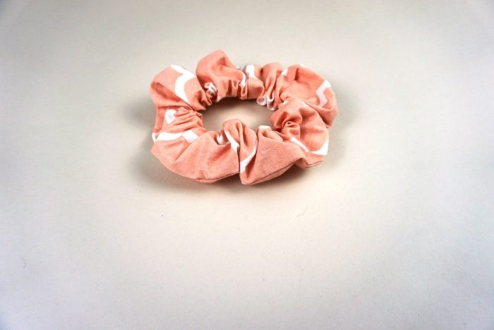 Scrunchie gumica za kosu- Puder roza